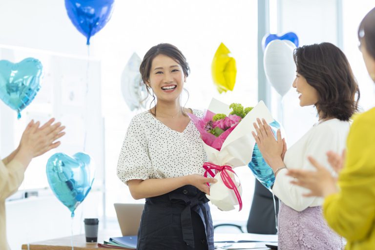 社内　女性お祝い