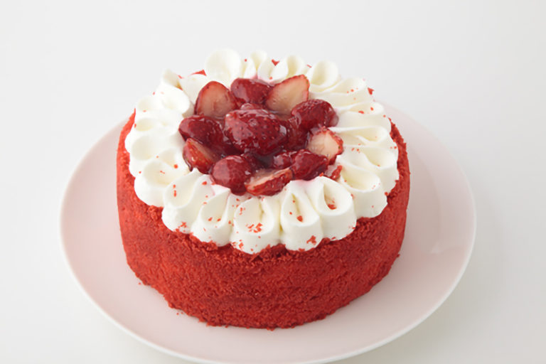 いちごとラズベリーのデコレーションケーキ