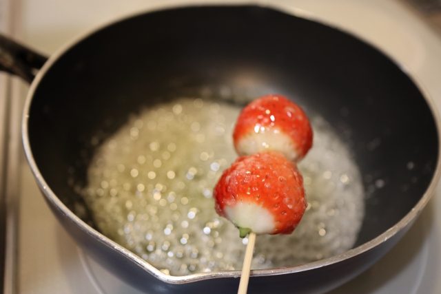 屋台のパリパリフルーツ飴を完全再現 作り方を丁寧に解説 Cake Jp マガジン