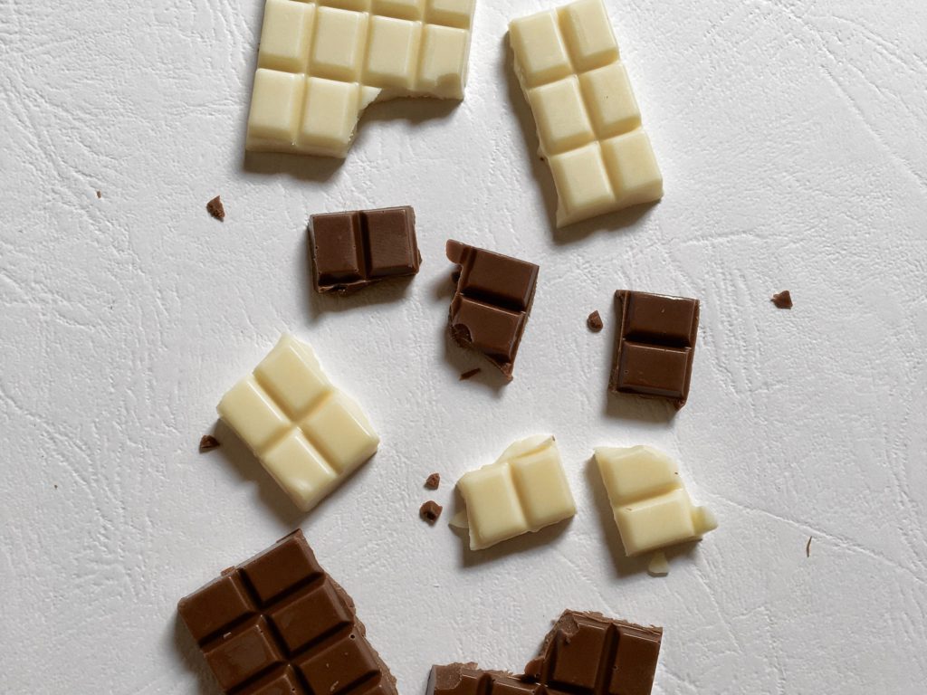 ホワイトチョコレートの原料は何？なぜ白いの？わかりやすく解説します