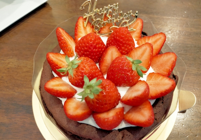 誕生日ケーキ・いちごのガトーショコラ