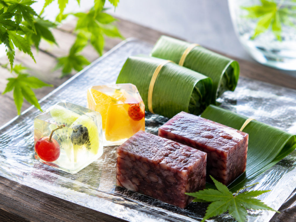 お中元で人気の水羊羹やフルーツゼリーなどの和菓子