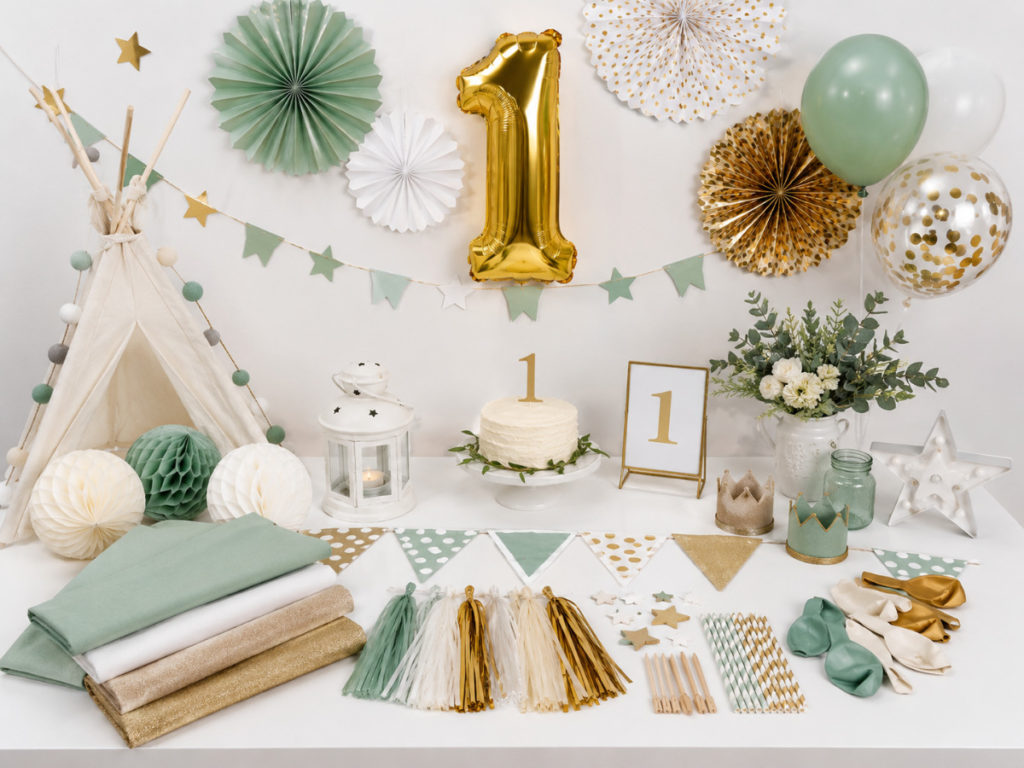 テーマカラーを揃えた1歳の誕生日の飾り付け