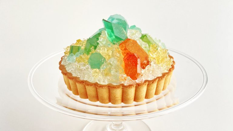 ハラペコラボが贈る夏の宝石スイーツ「誕生石のタルト～8月ペリドット～」限定販売開始