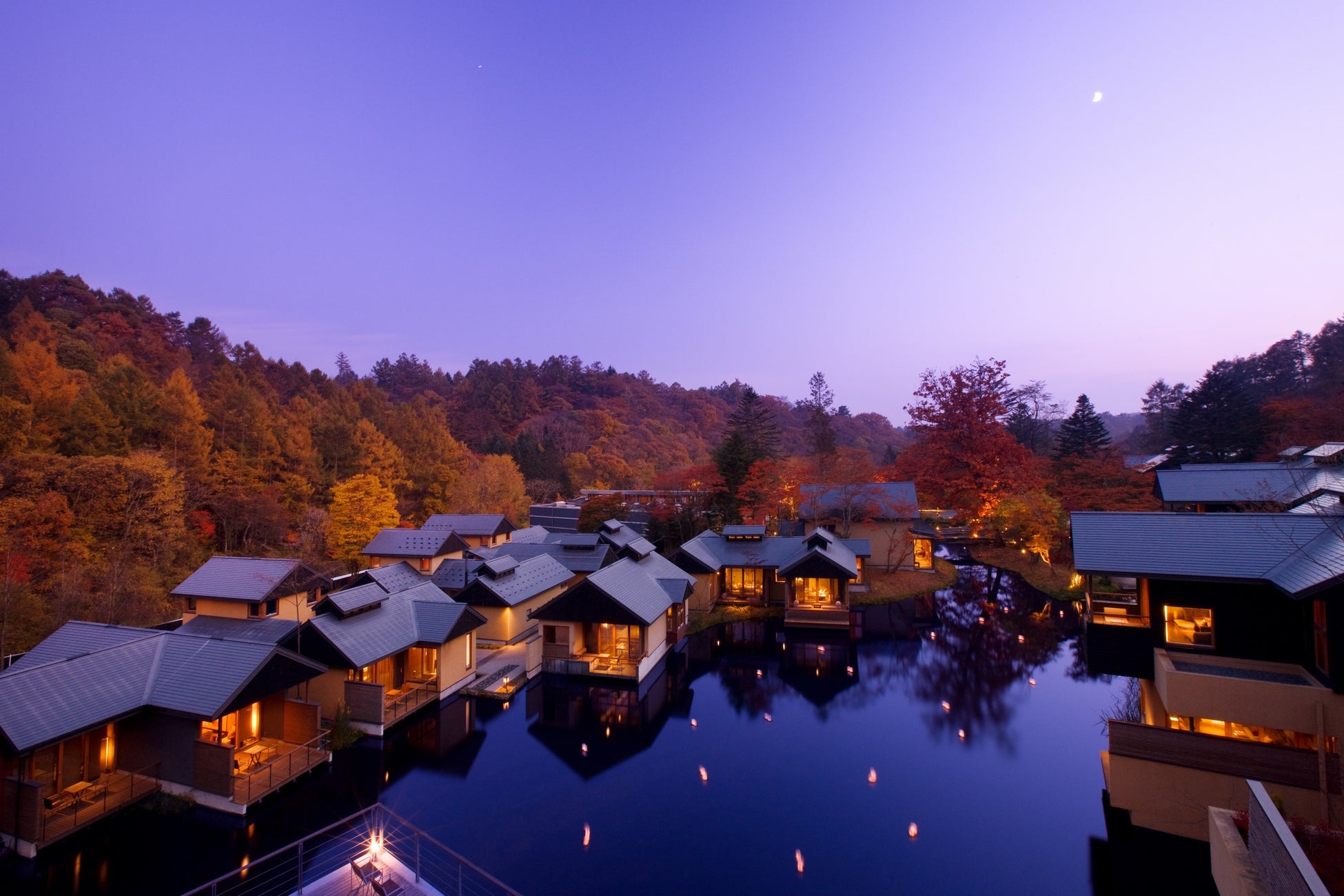 秋の星のや軽井沢施設「全景」
