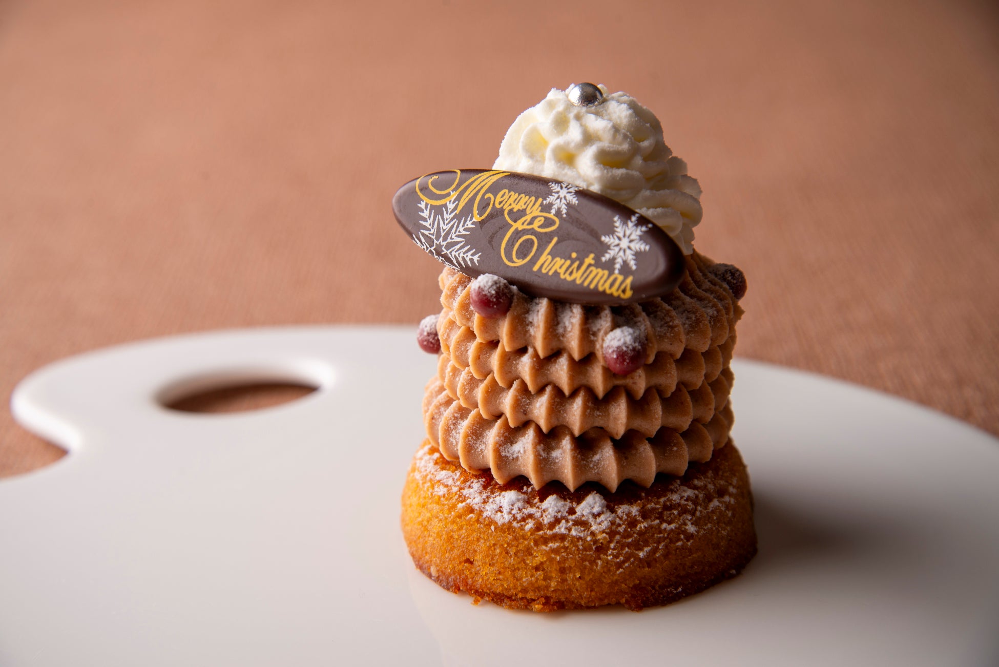 チョコレート（ホテル椿山荘東京のクリスマスケーキ2026年版、手作りマジパン細工の「ノエル ショコラ」登場）