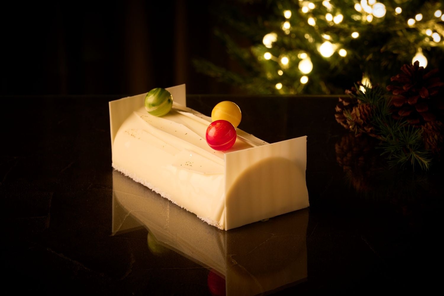 チョコレート（ウェスティンホテル横浜の2026年クリスマスケーキコレクションが予約開始、4種類の限定スイーツで特別なひとときを演出）