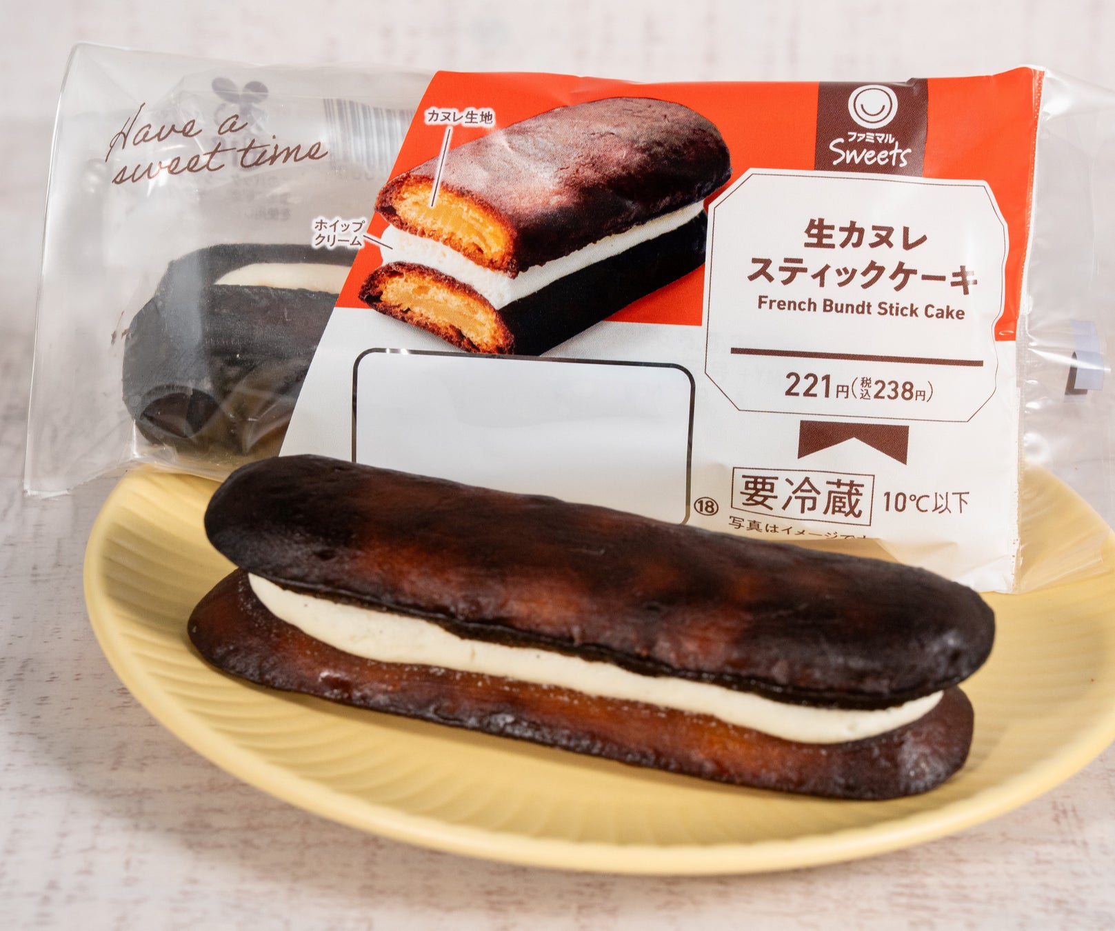 カヌレ（進化したファミリーマートの生カヌレスティックケーキが全国発売）