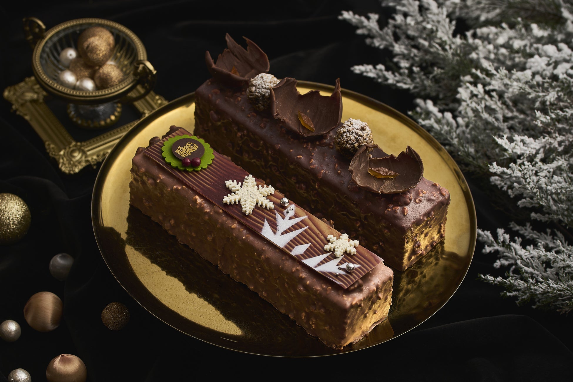 (写真左から)トラベルケーキ ヘーゼルナッツ、トラベルケーキ チョコレートオレンジ