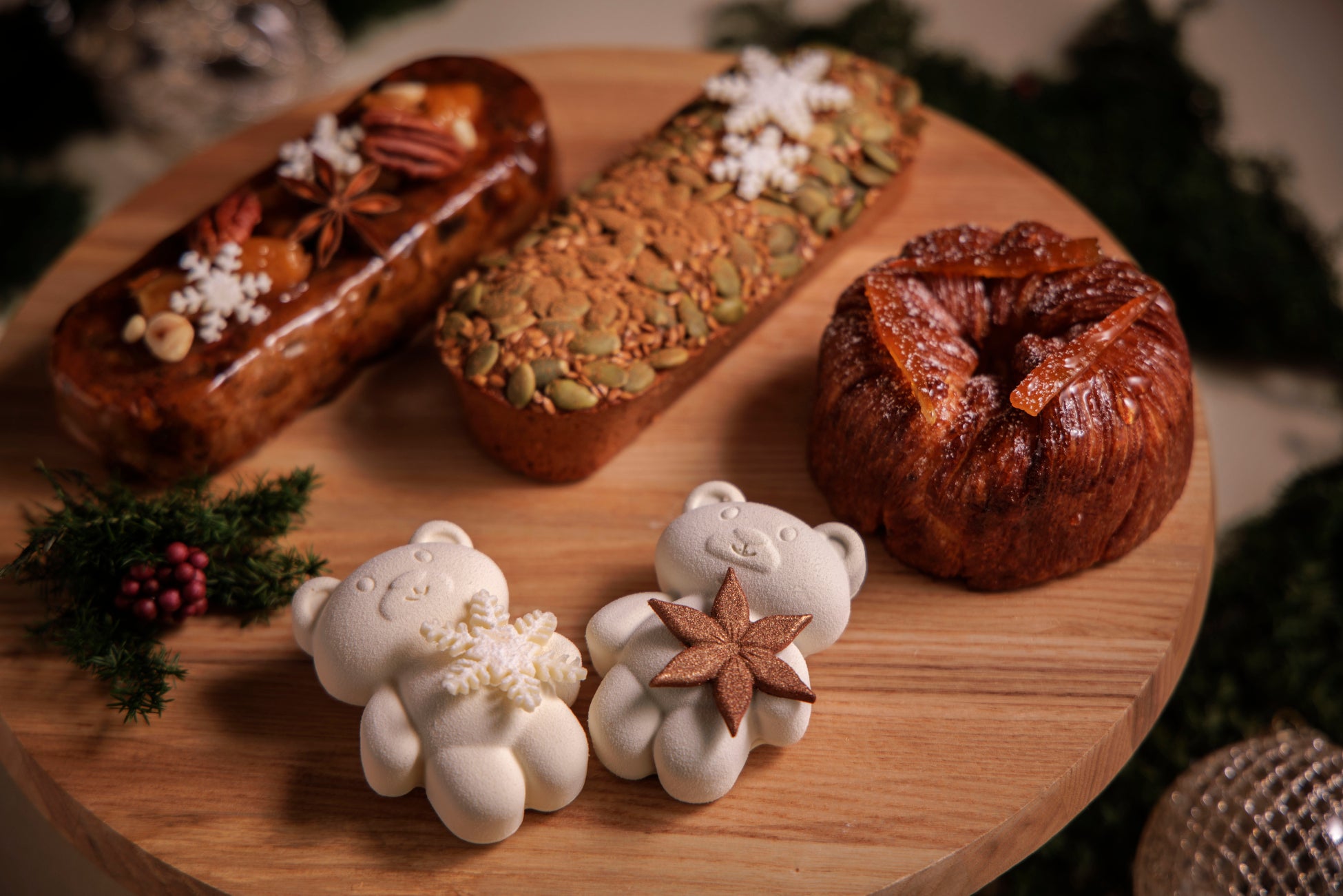 チョコレート（フォーシーズンズホテル東京大手町のクリスマスケーキ「エトワール ショコラ」予約開始と限定ペストリーショップの開催）