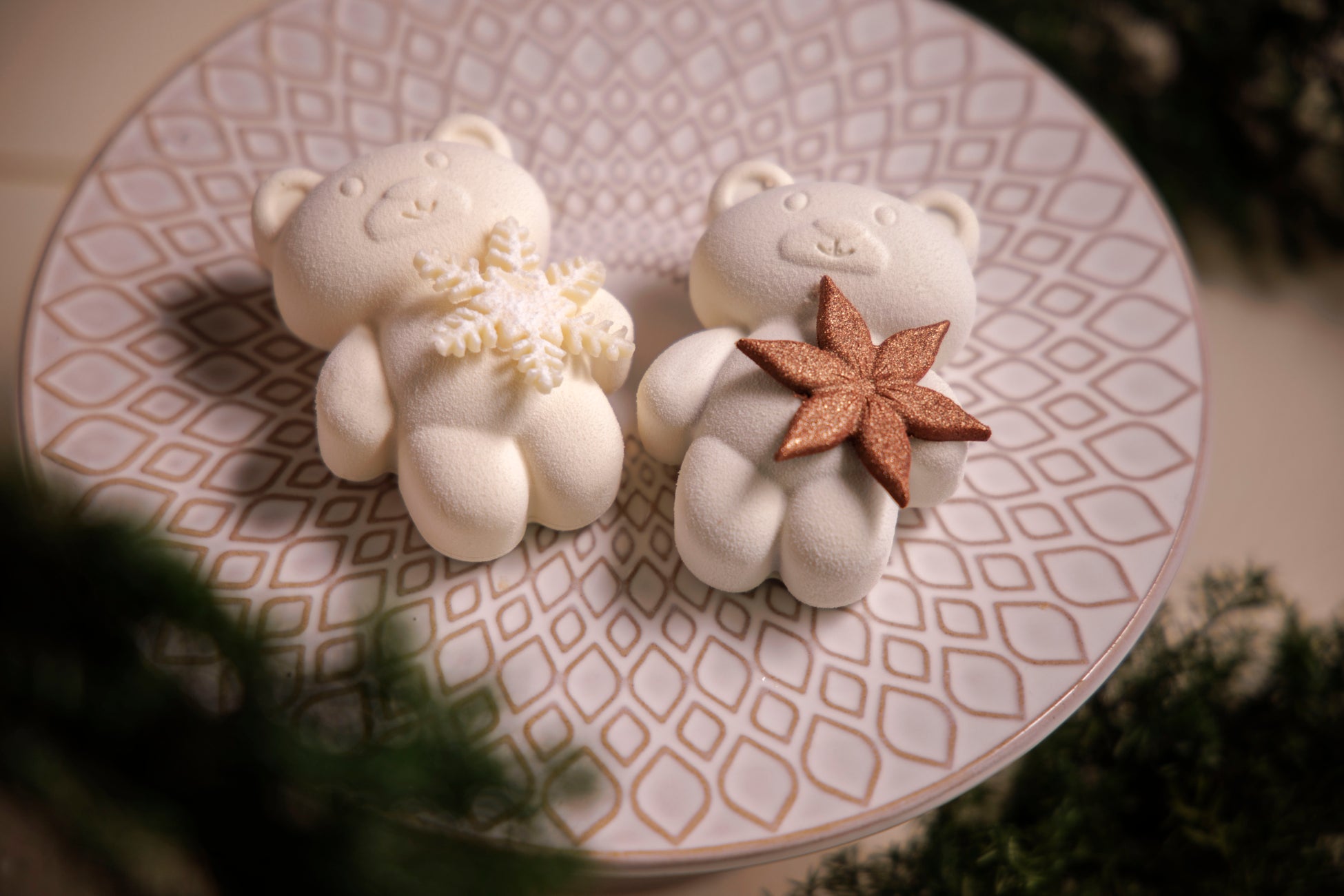 チョコレート（フォーシーズンズホテル東京大手町のクリスマスケーキ「エトワール ショコラ」予約開始と限定ペストリーショップの開催）